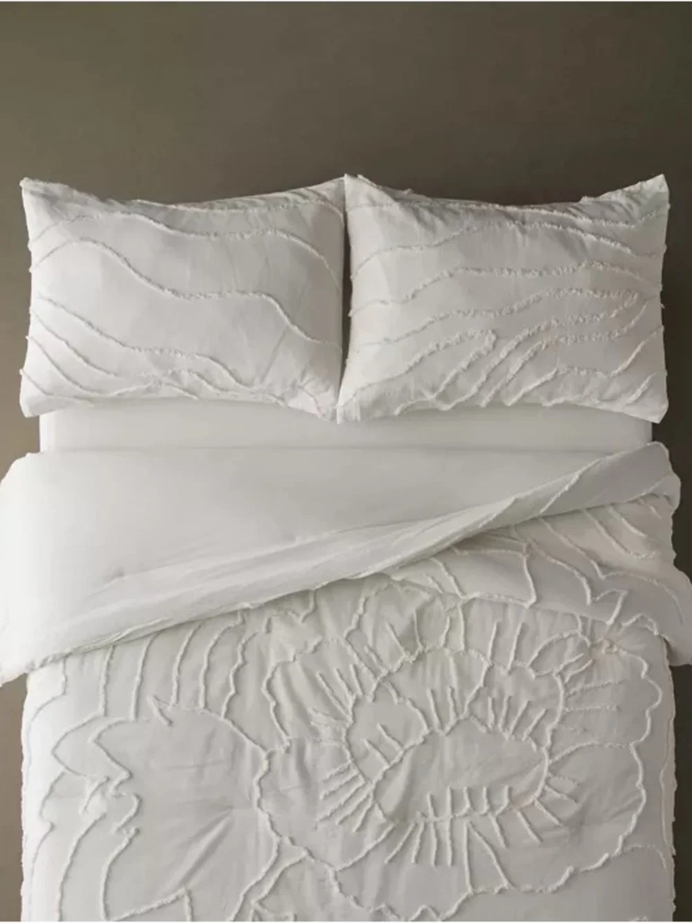NWT Urban Outfitters Margot Tufted Floral Sham Set